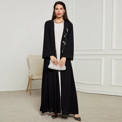 Abaya Élégante Noire à Détails Brodés et Plissés