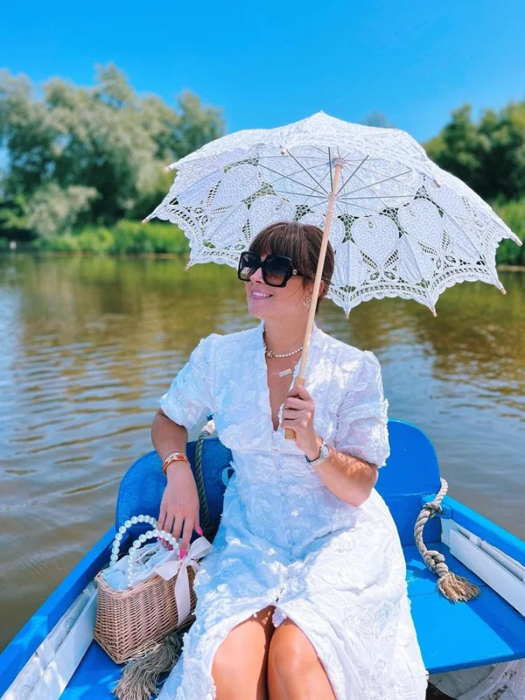 Robe Blanche en Dentelle Florale Élégante